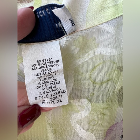 C. B. Collections - XL Petite- 3/4 length Sleeve Green/Purple Shear Top - Picture 5 of 6